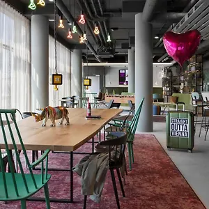 Moxy East Vienne